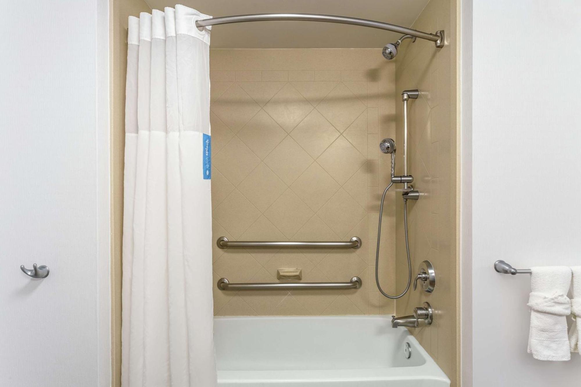 Hampton Inn & Suites Chicago - Лібертівіл Екстер'єр фото