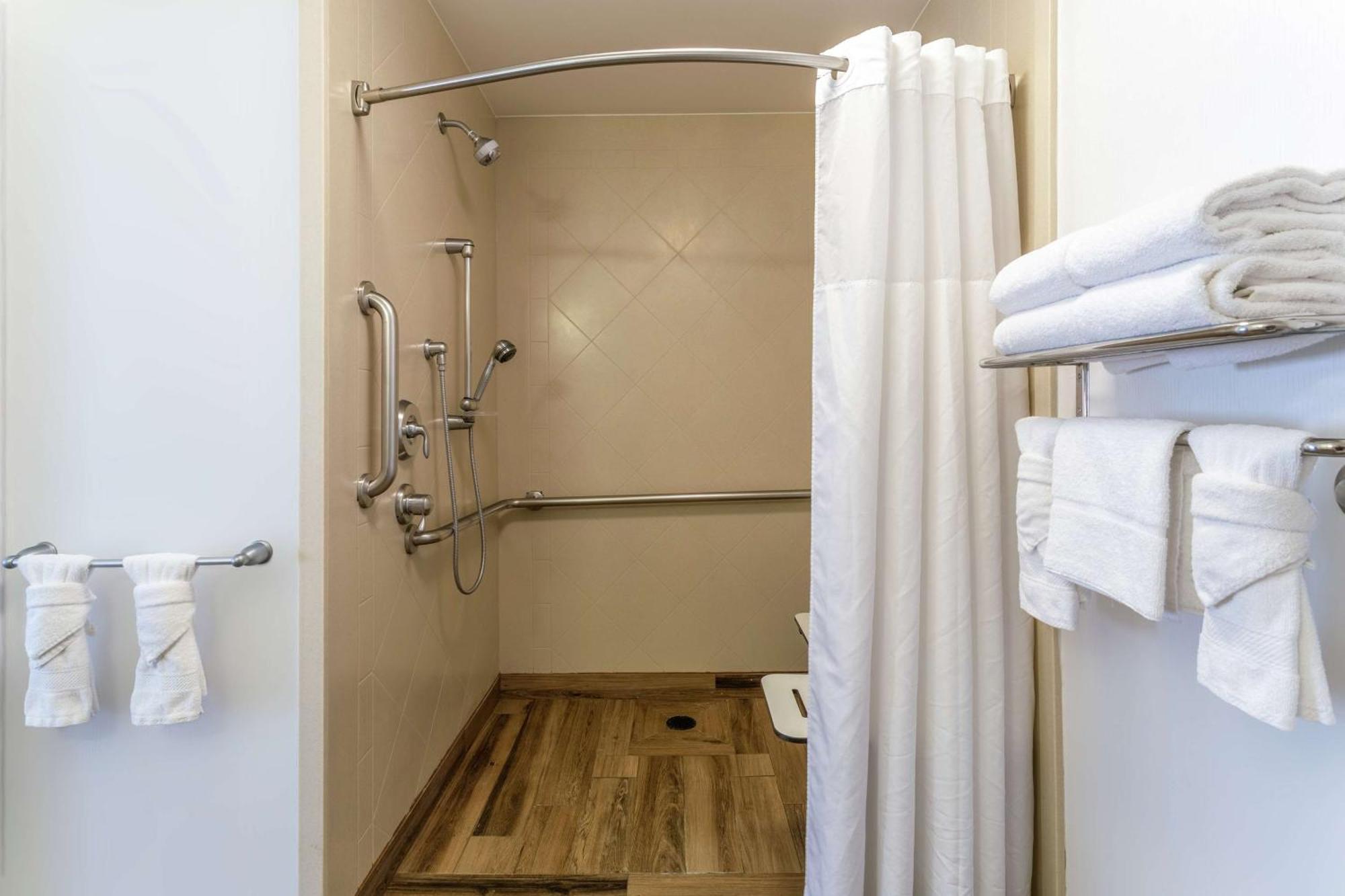 Hampton Inn & Suites Chicago - Лібертівіл Екстер'єр фото