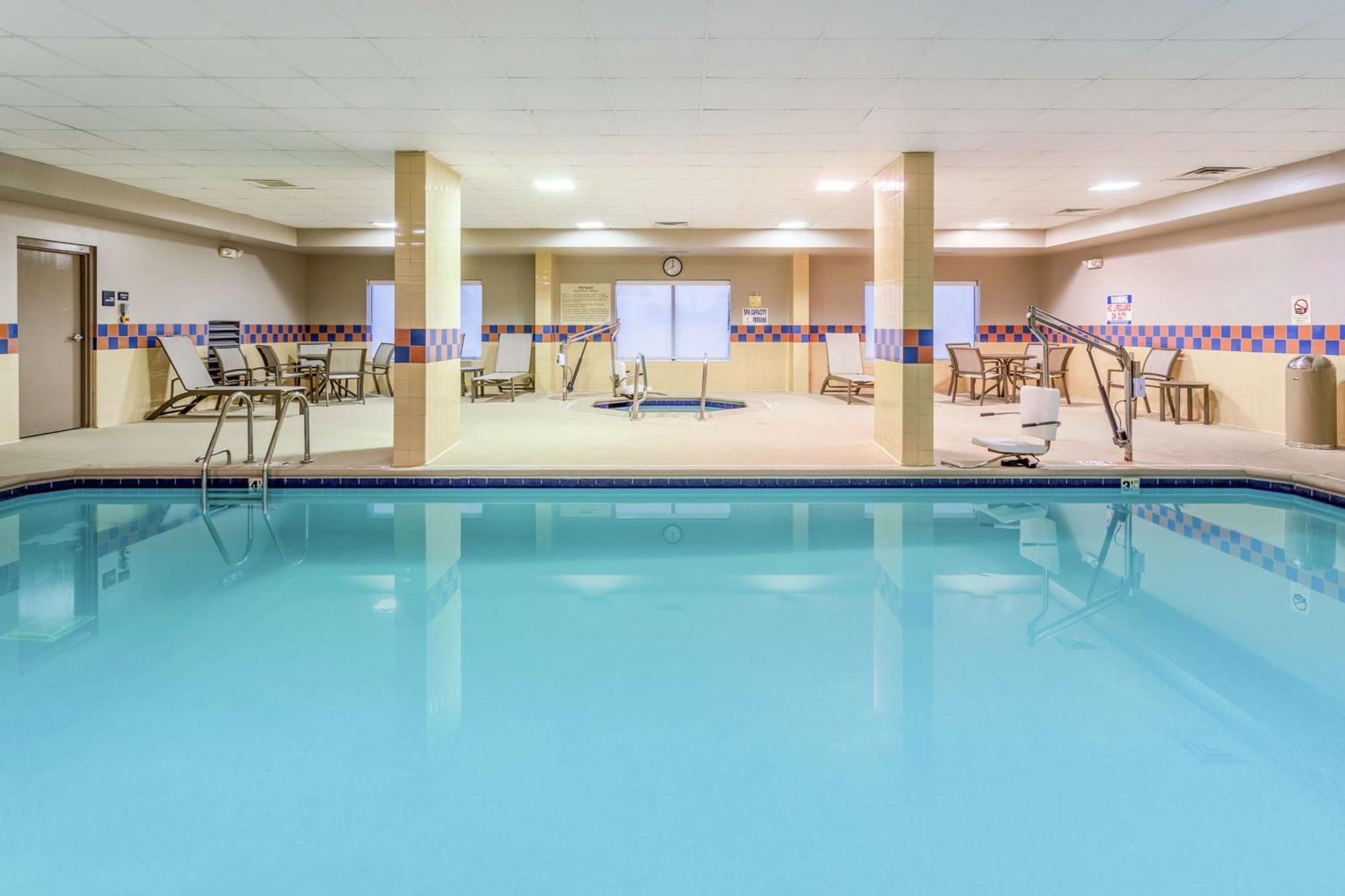 Hampton Inn & Suites Chicago - Лібертівіл Екстер'єр фото