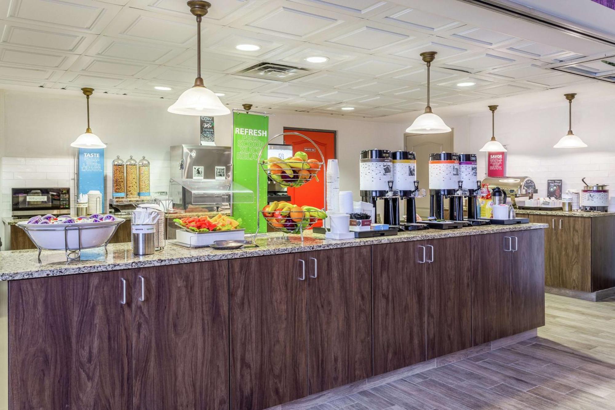 Hampton Inn & Suites Chicago - Лібертівіл Екстер'єр фото