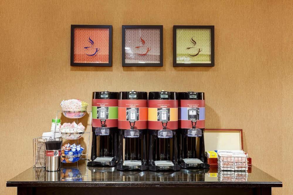 Hampton Inn & Suites Chicago - Лібертівіл Екстер'єр фото